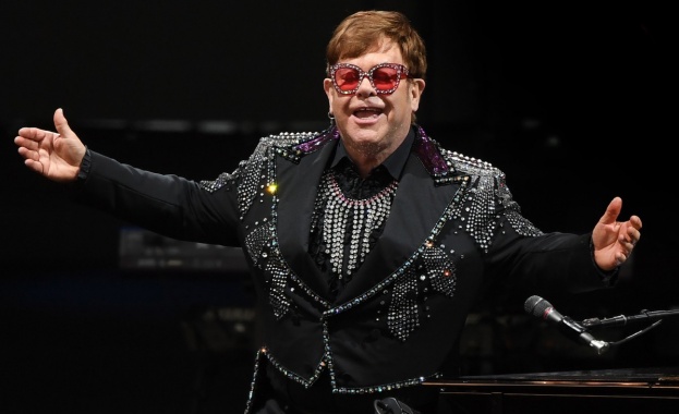 Британската звезда сър Елтън Джон става вторият изпълнител за годината