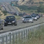 Временно движението в участъка от км 375 до км 376 по път I-1 /Е-79/ София - Кулата се осъществява реверсивно