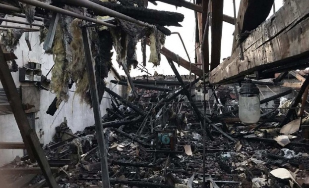 Пожар изпепели част от покрива на Операта в Русе Пламъците