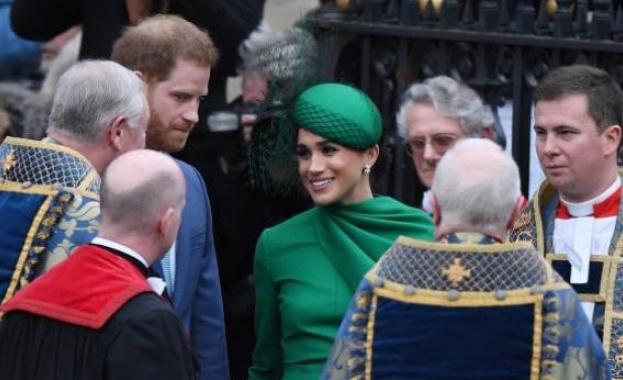 Все по-далече от Великобритания: Принц Хари и Меган Маркъл се отдалечават от кралското семейство