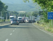 Движението по път I-1 София – Кулата в участъка от км 375 до км 376 се осъществява реверсивно 