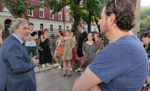 Съхранени са всички костюми и инструментариум след вчерашния пожар в