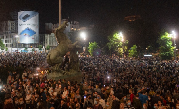 В Белград снощи се състоя протест срещу повторното въвеждане на