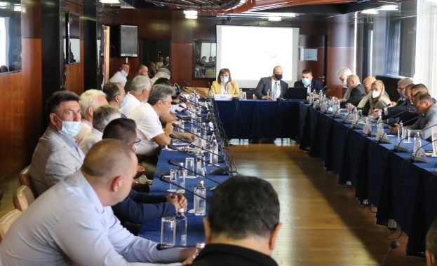 Колеги благодаря ви че се отзовахте на поканата ни