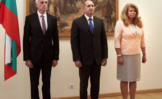 Президентът Румен Радев поиска оставката на началника на Националната служба