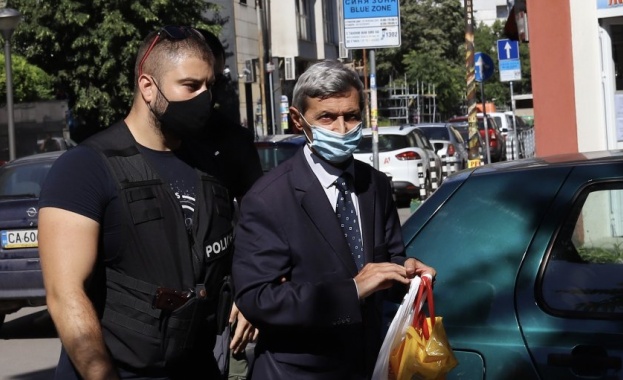 Илия Милушев беше доведен във Военно окръжна прокуратура в София Адвокатката