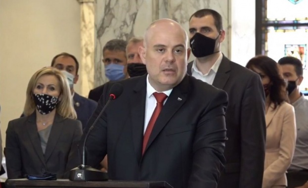 Президентът подложи на безпрецедентен политически и партизански натиск прокуратурата Радев