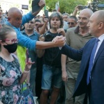 Радев получи рядък шанс да обедини почтените хора 