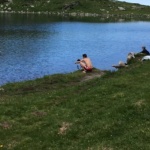 Туристи отново нарушиха забраната за къпане в Рилските езера