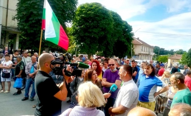 Жителите на павликенското село Караисен излязоха на протест тази сутрин