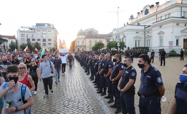 СДВР започва проверка на действията на полицаите на протеста. Това