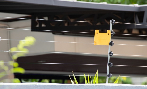 Собственик на британски пъб беше принуден да инсталира проводници по