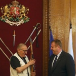 Министърът на отбраната награди футболната легенда Димитър Пенев