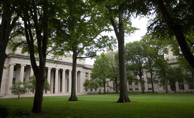 Американски съд в Бостън днес разглежда искане на Харвардския университет