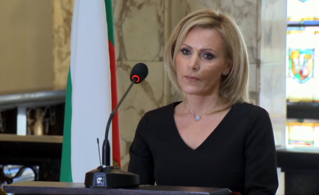 Бившият румънски министър Елена Удря е задържана с прокурорско постановление