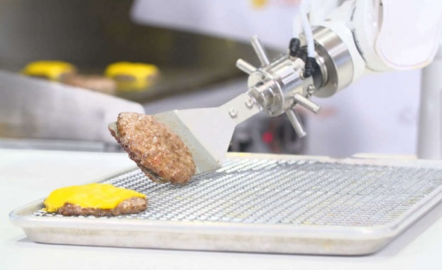 Умели роботи-готвачи, които могат да приготвят бургери и да пекат