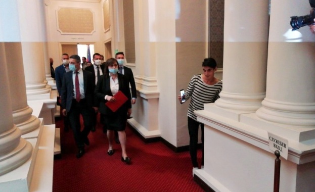 Депутатите от парламентарната група на БСП за България внесоха в