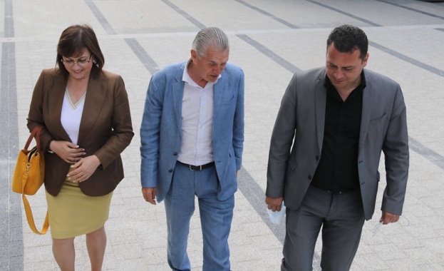 Корнелия Нинова присъства на отчетно изборната конференция в Правец заедно с