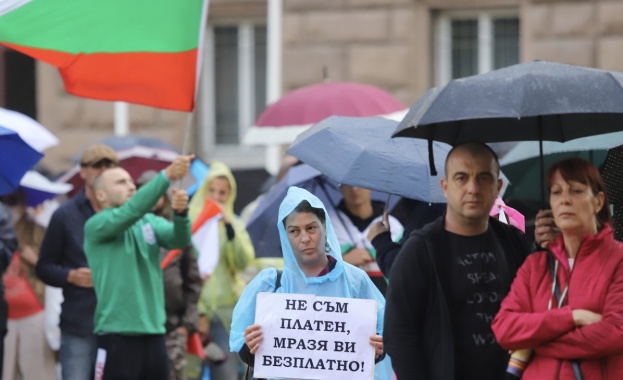 Различен свят не се прави от безразлични хора плакат