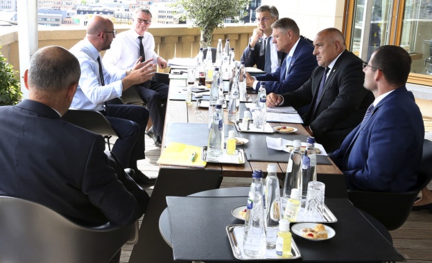 Политико представя 14 ключови момента от провелите се през уикенда