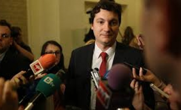 Няма да се молим на никого Всеки има глава на