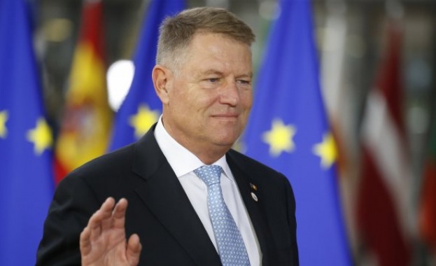 Румънският президент Клаус Йоханис призова днес по-малкия коалиционен партньор на
