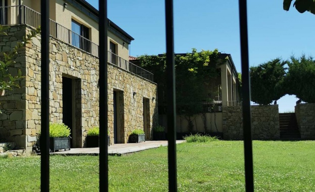 Трябва да се премахнат постройките и оградите които ограничават достъпа