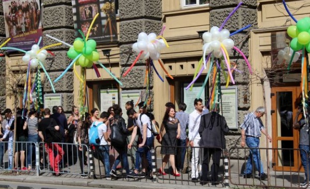 Всички кандидат студенти на НАТФИЗ ще подават заявленията и документите си