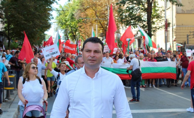 Политическата бурлеска не е решение хората искат абсолютна промяна категоричен