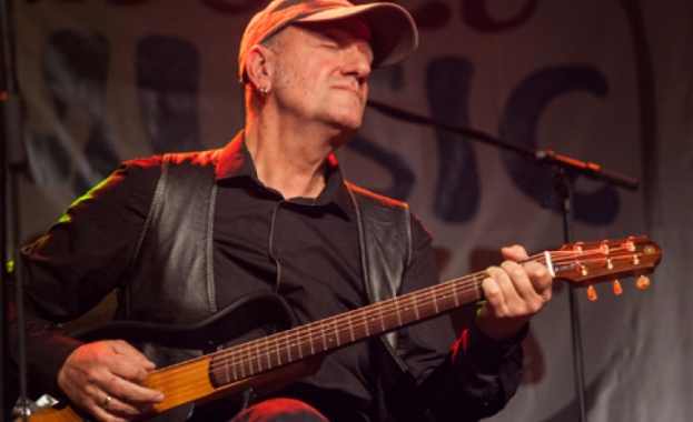 Актрисата и певица Милица Гладнишка и един от най популярните музиканти