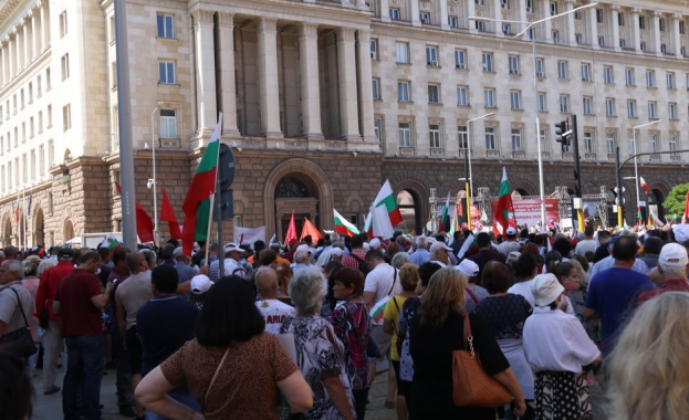 Трябва по най бързия начин престъпното правителство на Бойко Борисов да