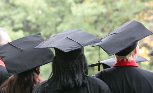 Чуждестранни студенти които започват обучение в Съединените Щати има възможност