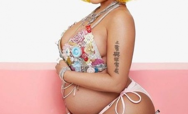 Певицата Ники Минаж сподели снимки на бебето си но не