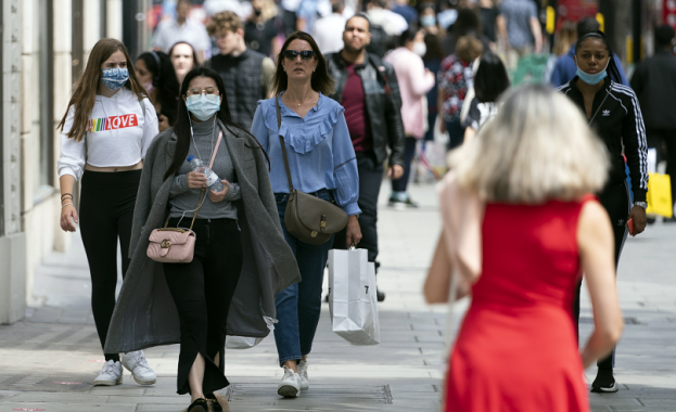 Властите на Обединеното кралство въведоха задължителна двуседмична карантина за всички