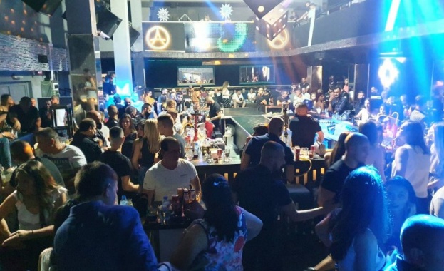 Полицията затвори за пет часа нощно заведение Клиентите се оплакаха