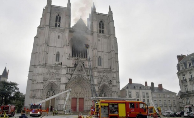 Мъж от Руанда призна че е подпалил катедралата във френския