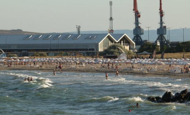 Туроператори и туристически агенти излизат на протест пред МС