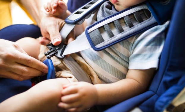 По закон всеки с автомобил и дете трябва да притежава