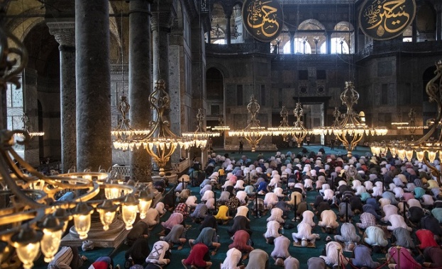 Гърция и Турция в нов конфликт заради „Света София“