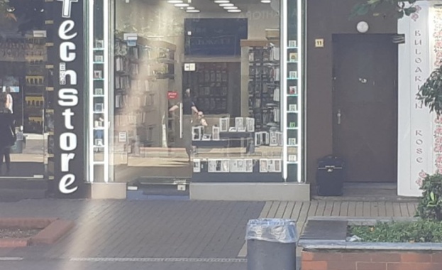 Полицията отцепи района до Съдебната палата заради изоставен куфар По