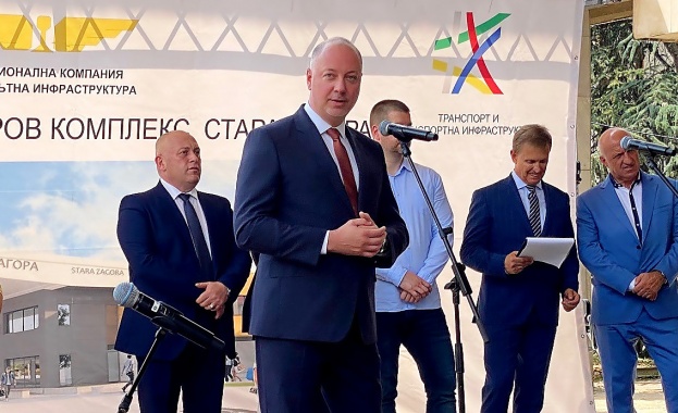Министърът на транспорта информационните технологии и съобщенията Росен Желязков даде