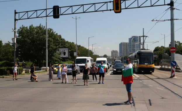 Протестиращи блокираха ключово кръстовище в София