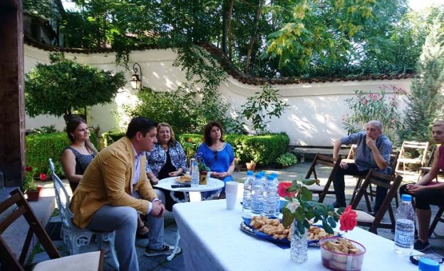 Кризата с COVID 19 доведе до 78 на 100 по малко посетители