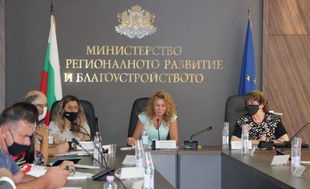 Направен е анализ на повече от 500 документа и предварителни