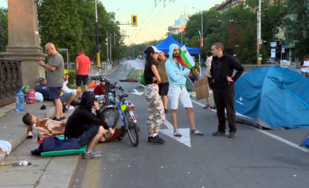 22 ри ден на антиправителствени протести Тази сутрин столицата осъмна с