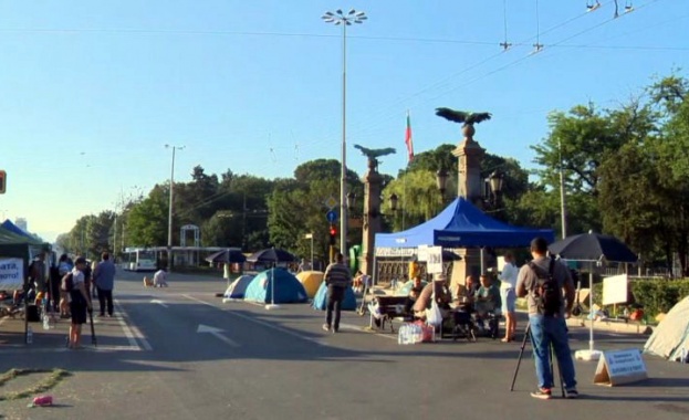 Напрежение на Орлов мост заради блокадата, арестуваха протестиращ