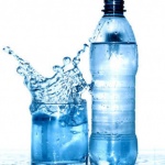 Учени: Има опасност за здравето от пластмасова бутилирана вода