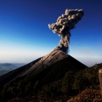 Вулканична пепел се издигна на километри над вулкана Етна