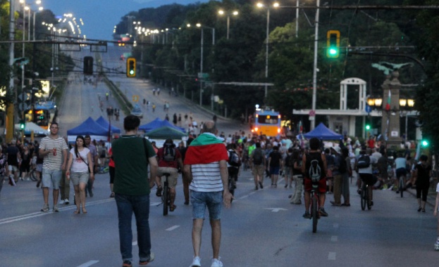 В 26 ия пореден ден на антиправителствени протести в София три