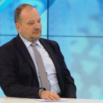 Проф. д-р Емил Воденичаров: Единствените мерки за предпазване са социална дистанция и лични хигиенни средства